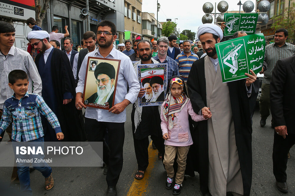 راهپیمایی نمازگزاران جمعه قم در حمایت از سپاه