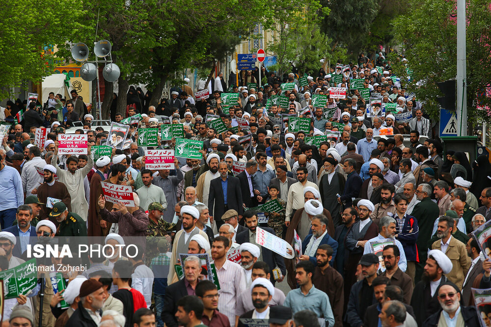 راهپیمایی نمازگزاران جمعه قم در حمایت از سپاه