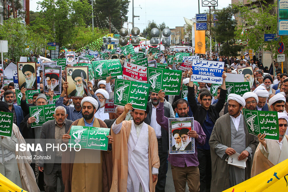 راهپیمایی نمازگزاران جمعه قم در حمایت از سپاه