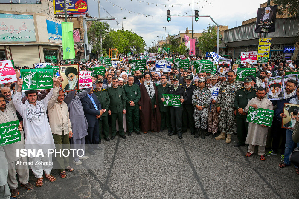 راهپیمایی نمازگزاران جمعه قم در حمایت از سپاه