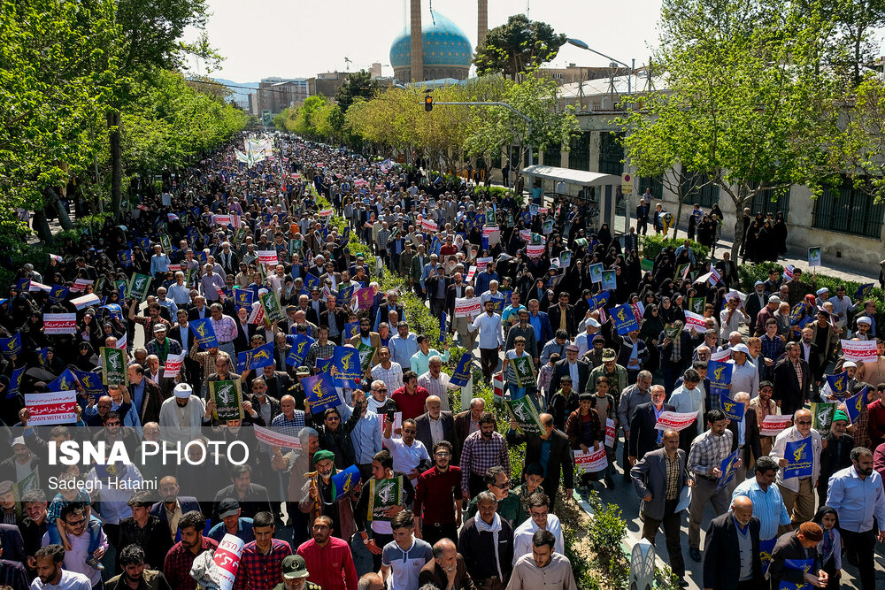 راهپیمایی نمازگزاران جمعه مشهد در حمایت از سپاه