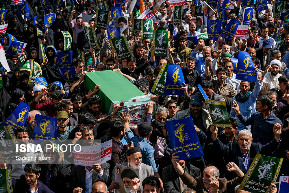 راهپیمایی نمازگزاران جمعه مشهد در حمایت از سپاه