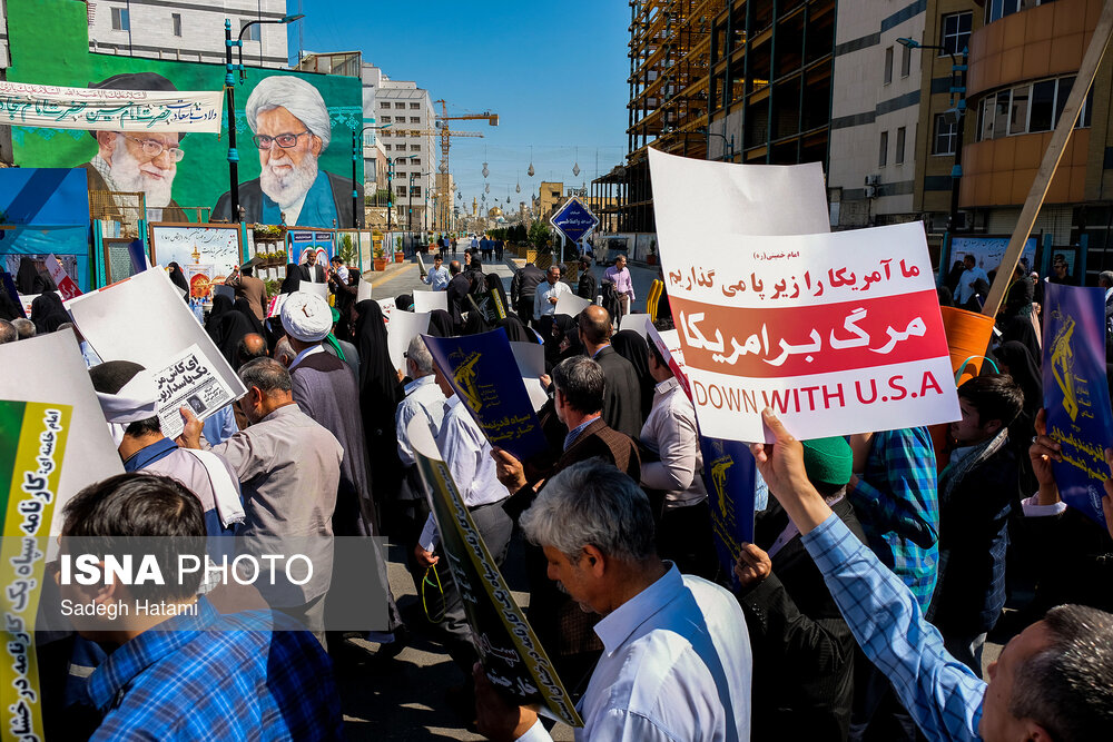 راهپیمایی نمازگزاران جمعه مشهد در حمایت از سپاه