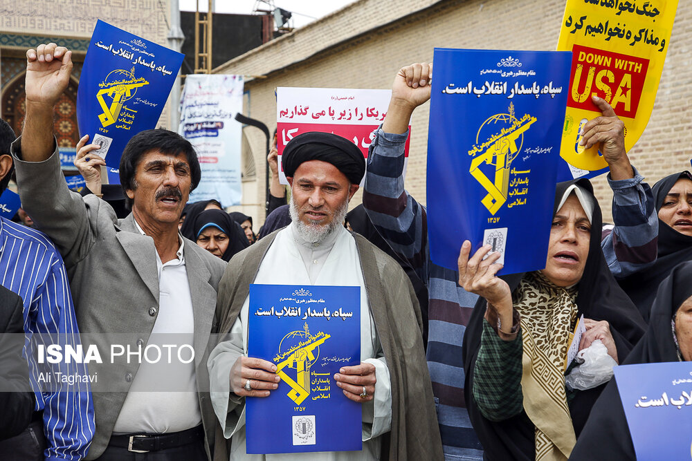 راهپیمایی نمازگزاران جمعه شیراز در حمایت از سپاه