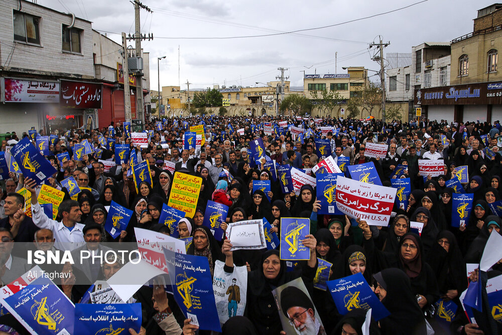 راهپیمایی نمازگزاران جمعه شیراز در حمایت از سپاه