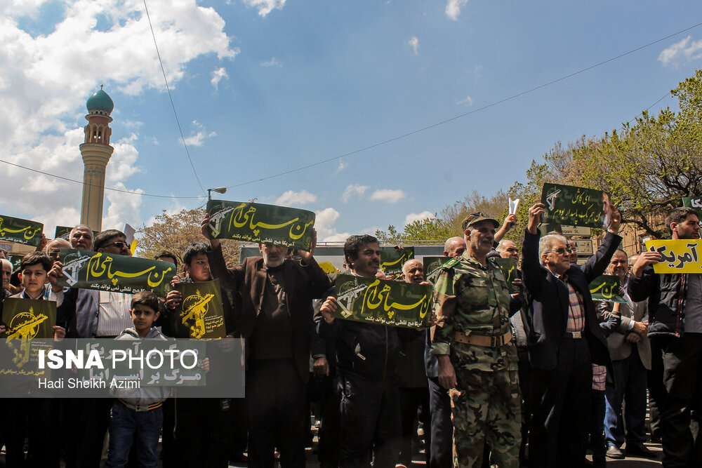 راهپیمایی نمازگزاران جمعه تبریز در حمایت از سپاه