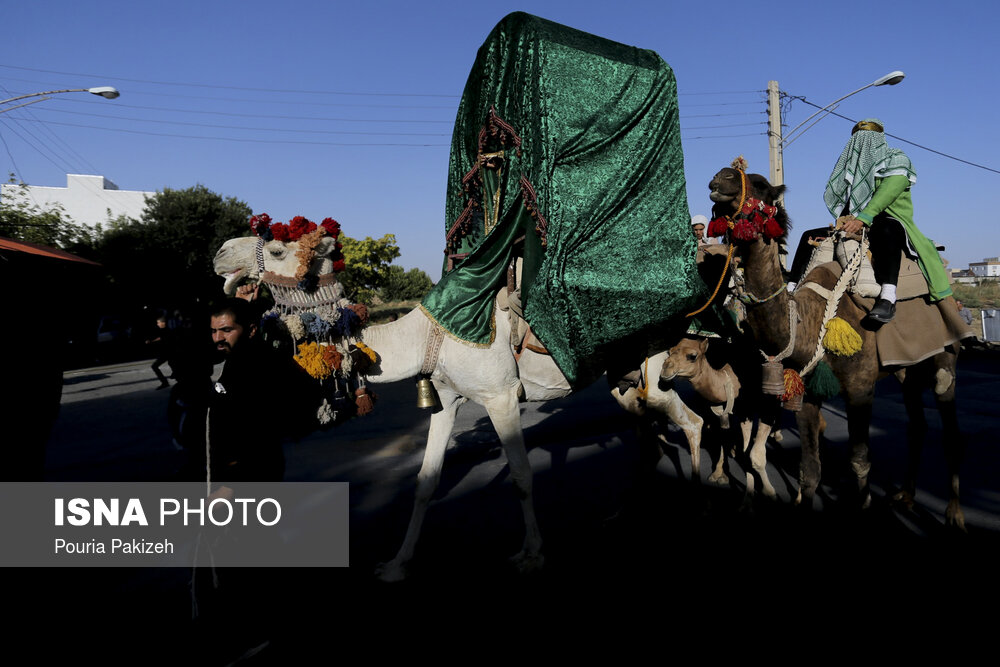 آئین نمادین ورود کاروان امام حسین(ع) به دشت کربلا_ همدان