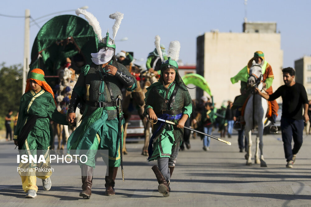 آئین نمادین ورود کاروان امام حسین(ع) به دشت کربلا_ همدان