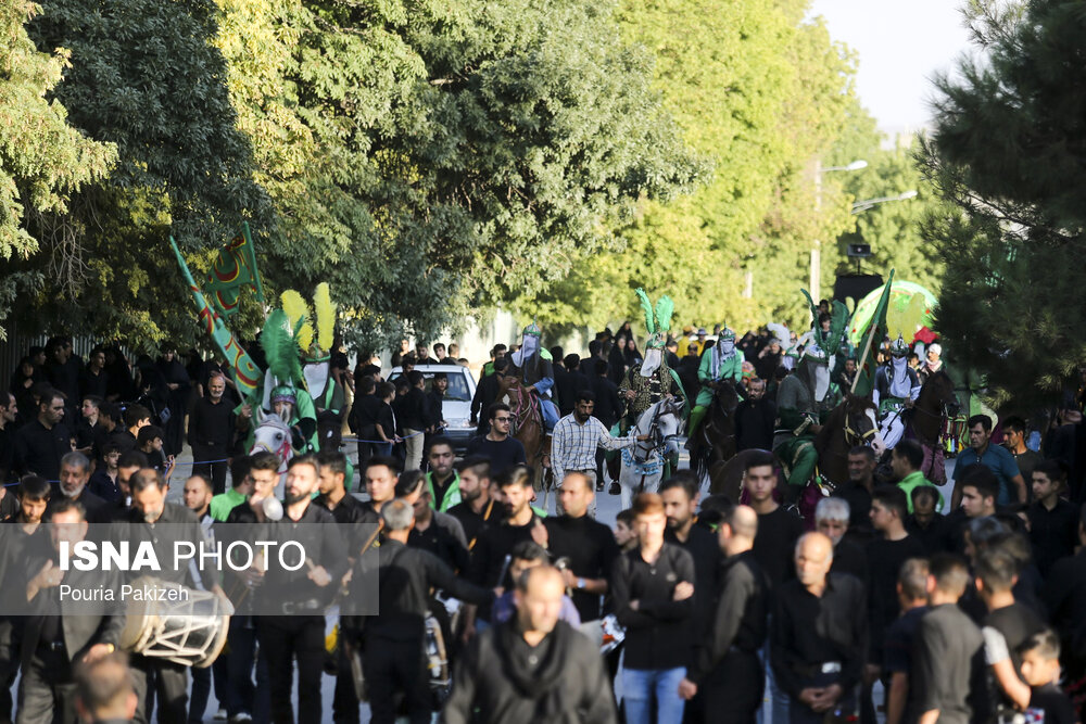 آئین نمادین ورود کاروان امام حسین(ع) به دشت کربلا_ همدان