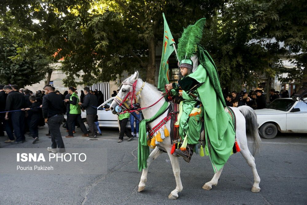 آئین نمادین ورود کاروان امام حسین(ع) به دشت کربلا_ همدان