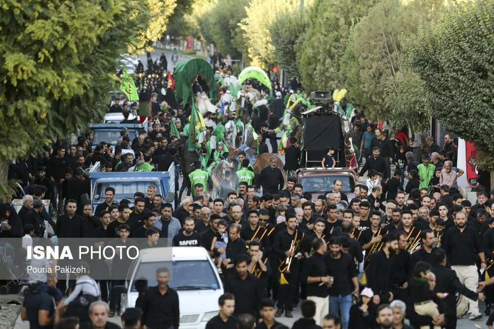 آئین نمادین ورود کاروان امام حسین(ع) به دشت کربلا_ همدان