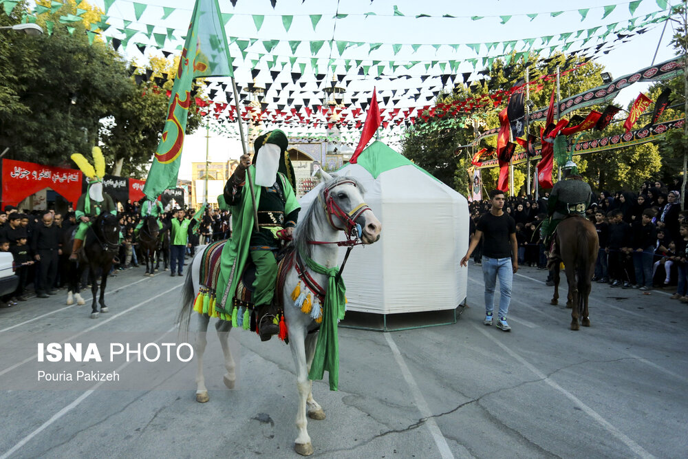 آئین نمادین ورود کاروان امام حسین(ع) به دشت کربلا_ همدان