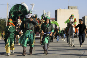 آئین نمادین ورود کاروان امام حسین(ع) به دشت کربلا_ همدان