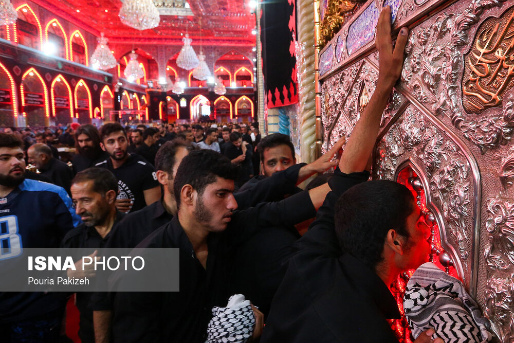 شب عاشورا در حرم امام حسین(ع)