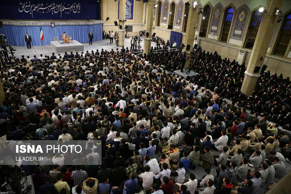 دیدار هزاران نفر از دانشجویان و دانش‌آموزان در آستانه ۱۳ آبان روز ملی مبارزه با استکبار جهانی با مقام معظم رهبری