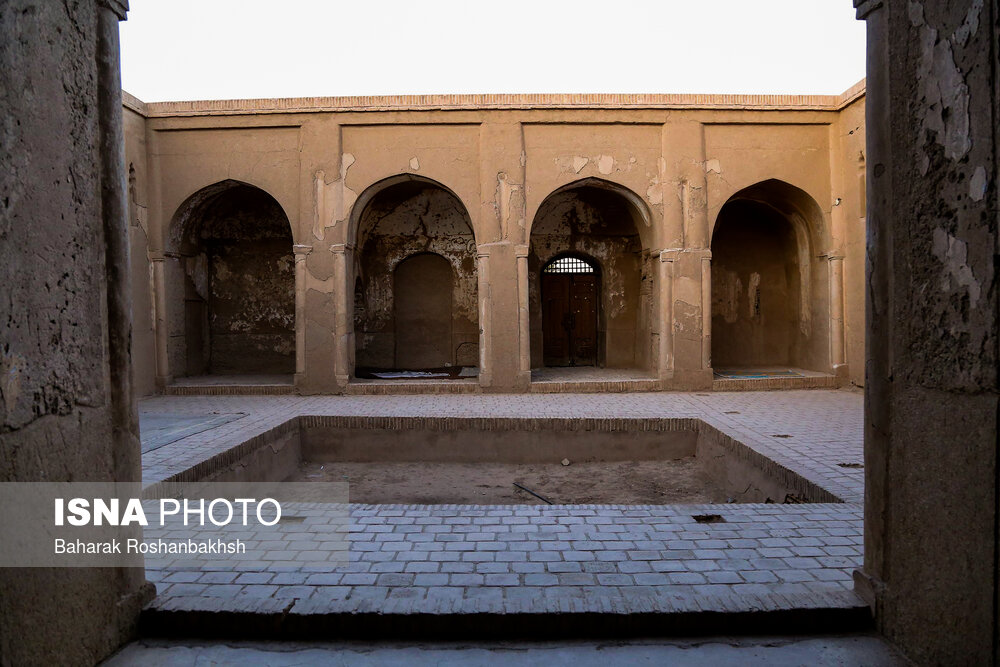 مسجد جامع روستای فهرج، این بنای تاریخی ۱۴۰۰ ساله در استان یزد قرار دارد.