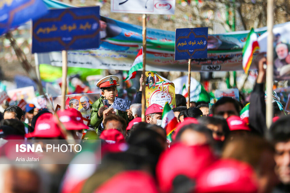 راهپیمایی ۲۲ بهمن در میدان نقش جهان اصفهان