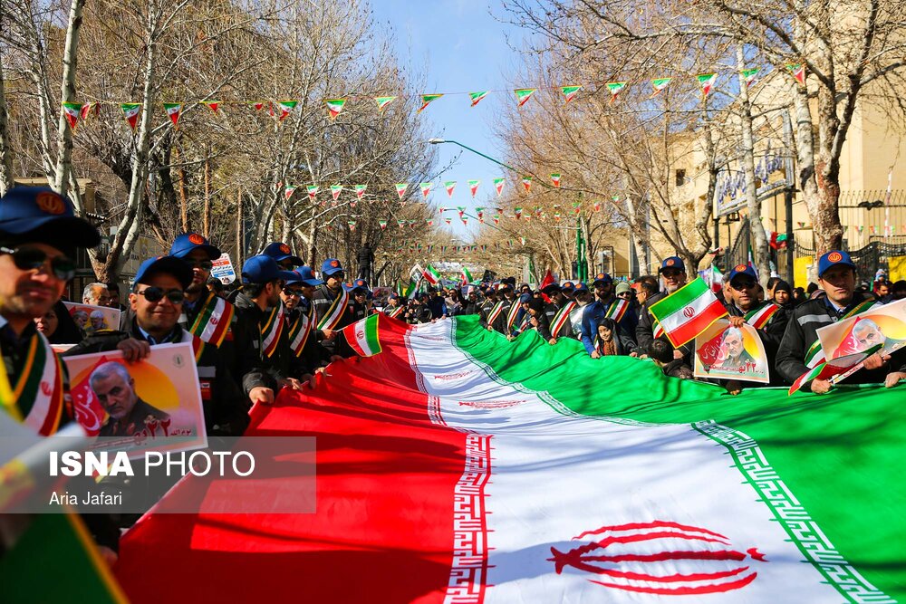 راهپیمایی ۲۲ بهمن در میدان نقش جهان اصفهان