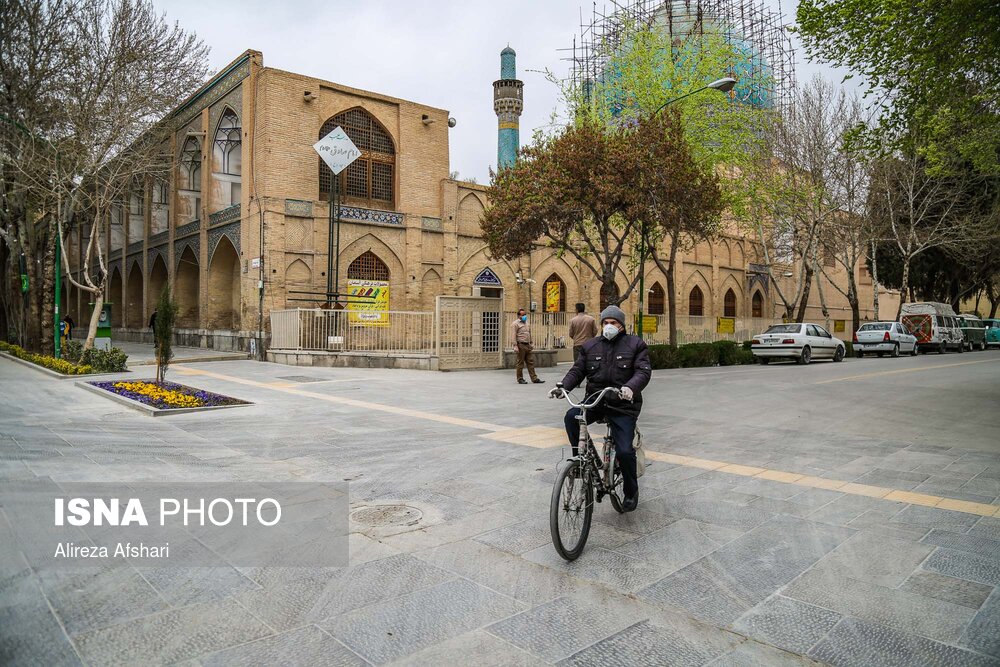 نمای « خیابان آمادگاه و مدرسه چهارباغ عباسی اصفهان» در پی شیوع ویروس کرونا چند روز مانده به نوروز 99