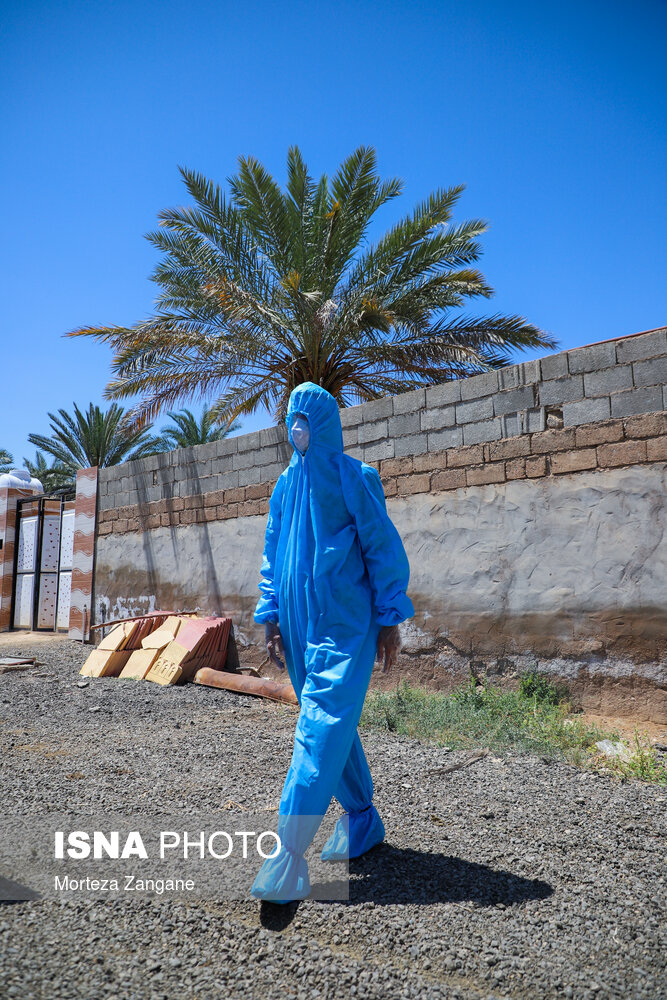 گروه واکنش سریع مقابله با کرونا در شوشتر با حضور در روستاهای دهستان شهید مدرس از توابع بخش مرکزی شهرستان شوشتر به پایش روستاییان می پردازد.