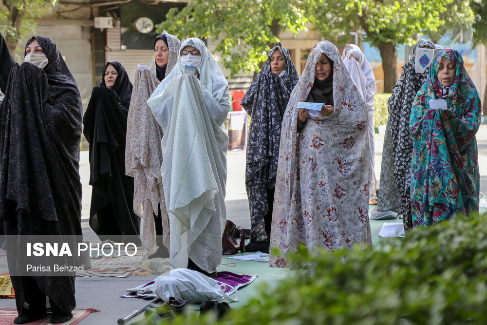 اقامه نماز عیدسعید فطر در آستان مقدس امامزادگان عبدالله (ع) و آمنه خاتون (س) اراک