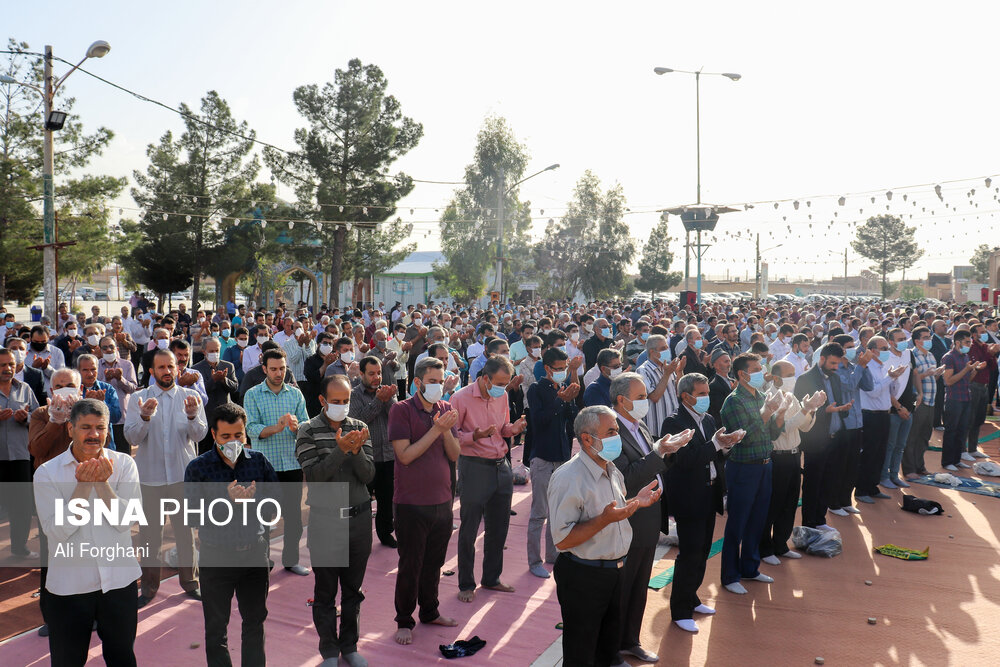 اقامه نماز عیدسعید فطر در آستان مقدس امامزاده سید اسحاق (ع) ساوه