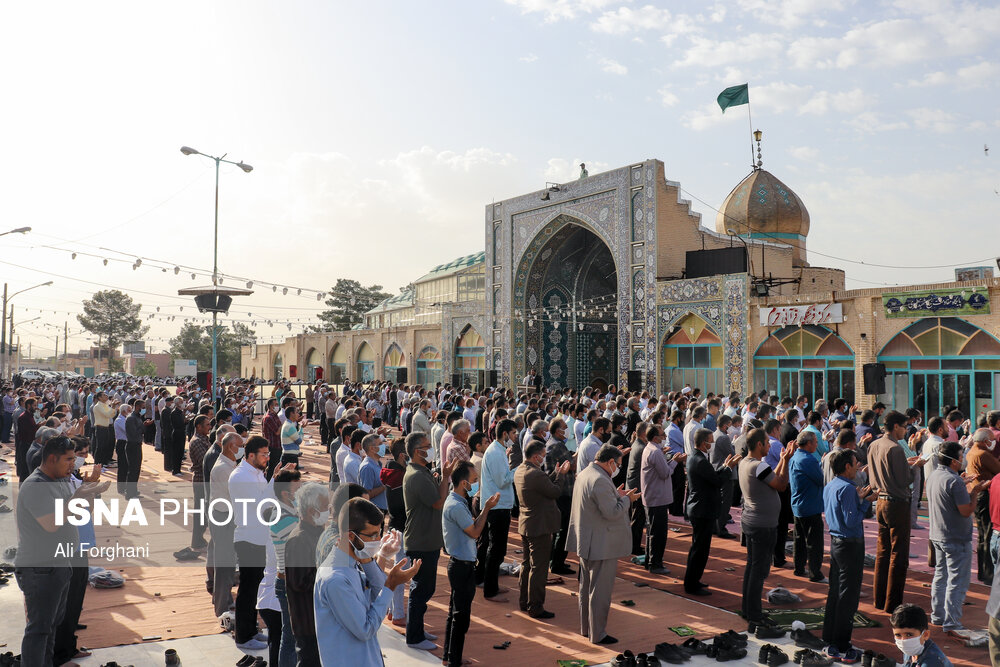 اقامه نماز عیدسعید فطر در آستان مقدس امامزاده سید اسحاق (ع) ساوه