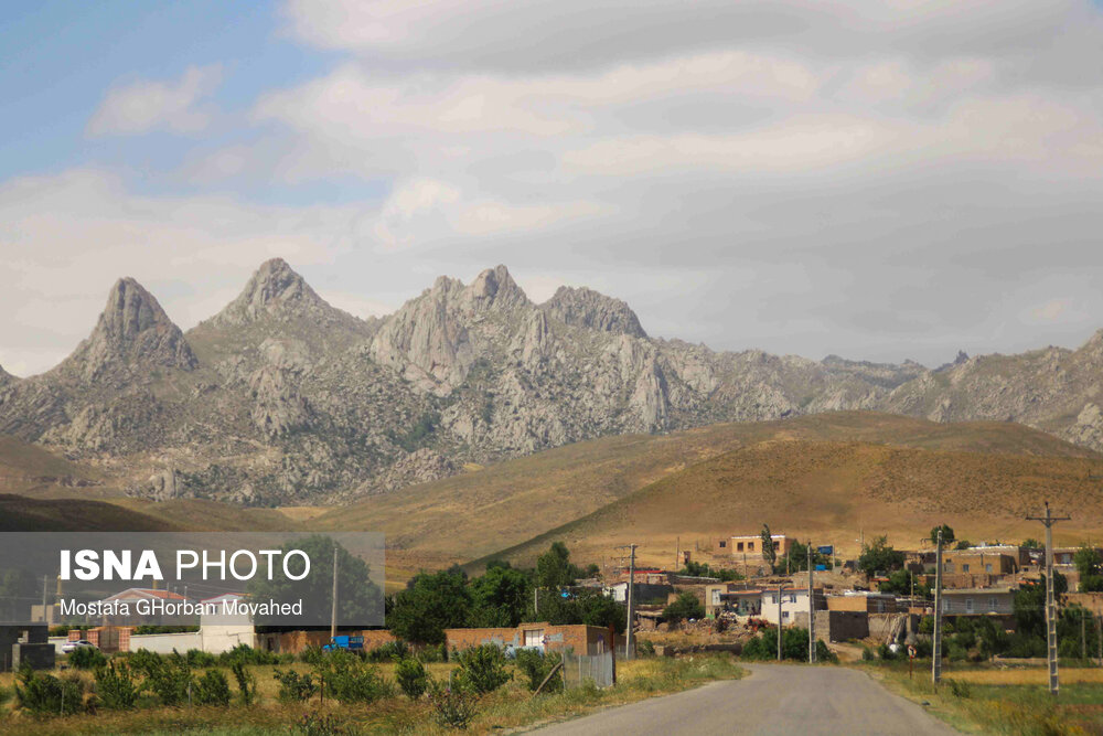 طبیعت ارتفاعات روستای مزرعه و قلعه شیور