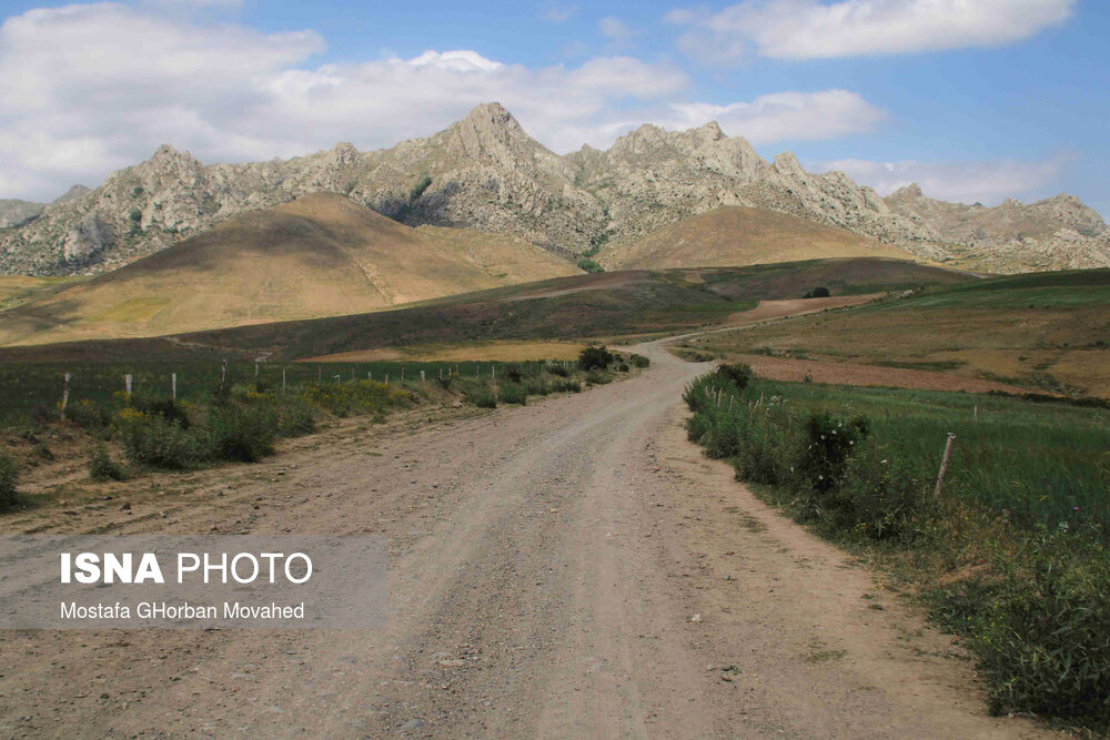 طبیعت ارتفاعات روستای مزرعه و قلعه شیور