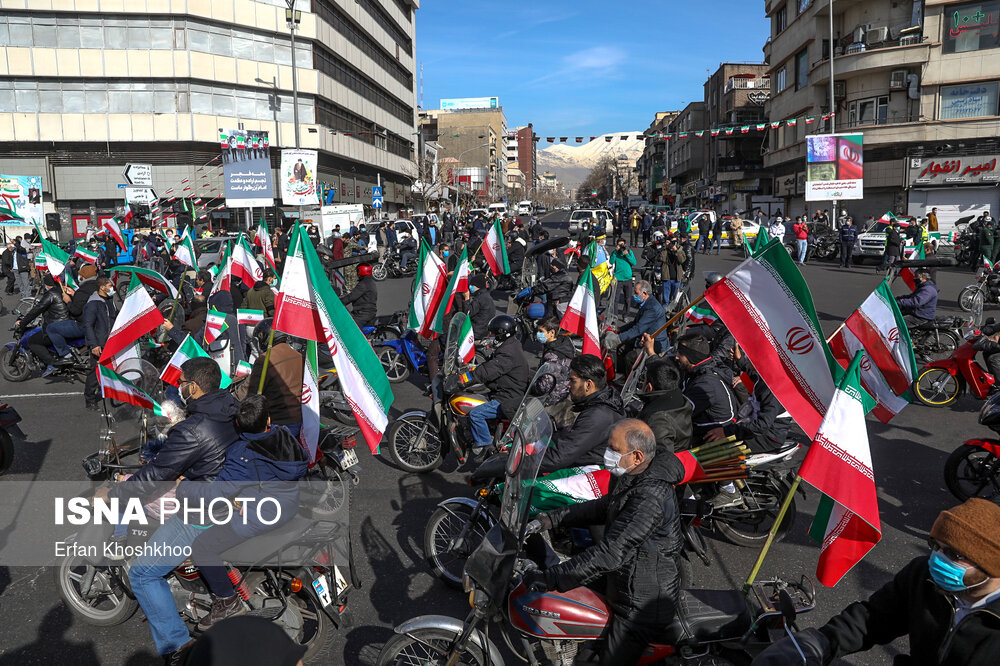 ساعات اولیه راهپیمایی روز ۲۲ بهمن چهل و دومین سالروز پیروزی شکوهمند انقلاب اسلامی - تهران