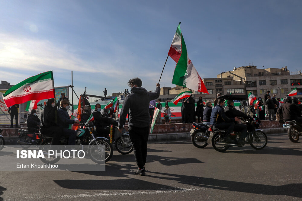 ساعات اولیه راهپیمایی روز ۲۲ بهمن چهل و دومین سالروز پیروزی شکوهمند انقلاب اسلامی - تهران