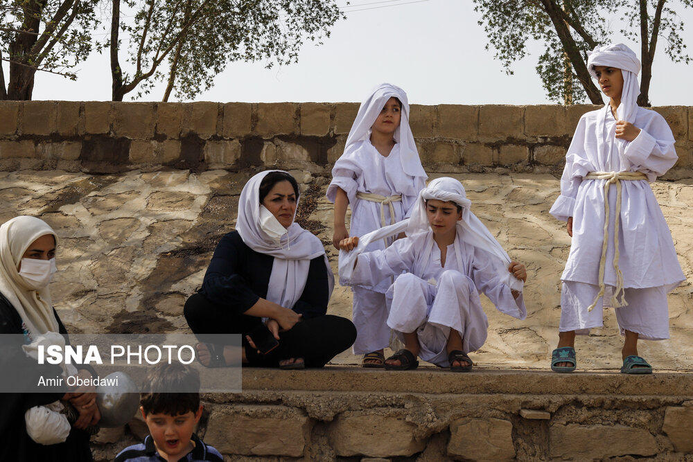 غسل تعمید کودکان مندایی در رودخانه کرخه - سوسنگرد