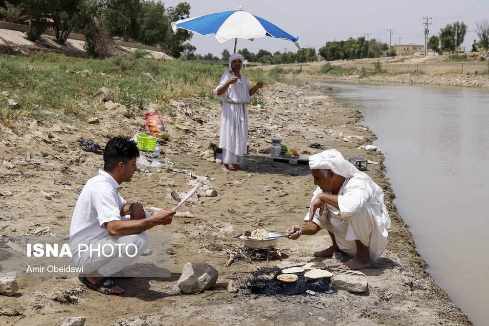 غسل تعمید کودکان مندایی در رودخانه کرخه - سوسنگرد