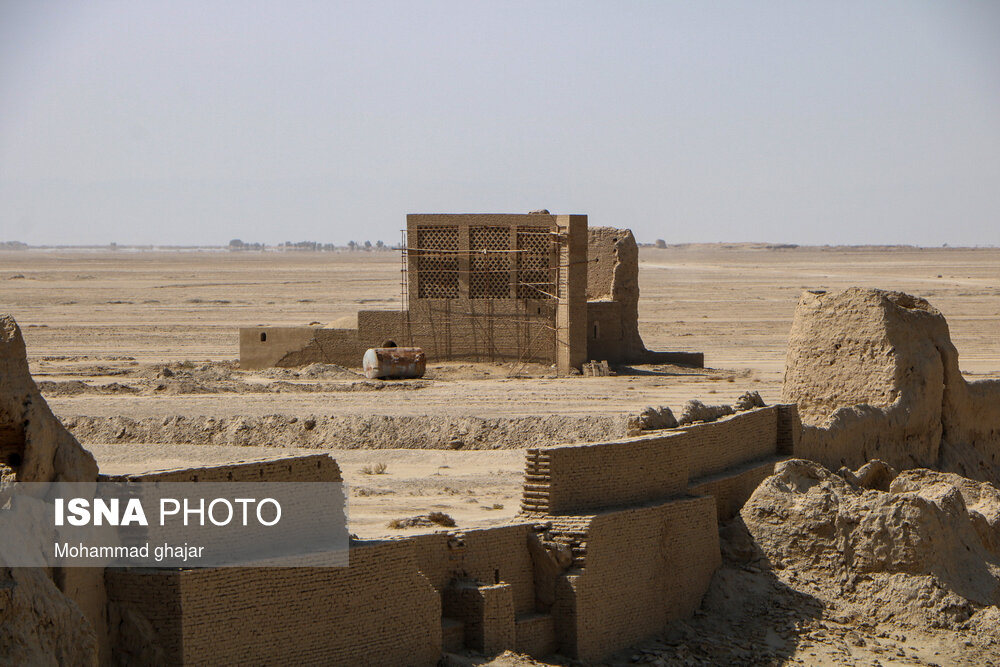 آسباد های منطقه حوضدار سیستان و بلوچستان قدمتی ۲۸۰۰ ساله دارند و از زمان ساسانیان تا اواخر دوران صوفیه به رونق اقتصادی و تامین آرد منطقه کمک می‌کردند. این آس بادهای به عنوان قدیمی ترین آس بادهای ایران و جهان شناخته می شوند که در نزدیکی شهر زابل و در مسیر بادهای ۱۲۰ روزه ساخته شده اند.