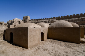 قلعه رستم در فاصله ۷۰ کیلومتری جاده اصلی زابل به زاهدان واقع شده است. این قلعه باشکوه که در منطقه حوض‌‌دار و کندرک بنا شده است مربوط به دوره سلجوقیان تا صوفیان است. اوج شکوفایی و رونق این قلعه را می‌توان به سلسله صفویان و زمان حکومت ملوک کیانی سیستانی نسبت داد. در اطراف این قلعه تاریخی چندین محوطه باستانی مربوط به دوره های پیش از اسلام کشف شده است.