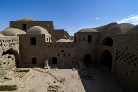 قلعه رستم در فاصله ۷۰ کیلومتری جاده اصلی زابل به زاهدان واقع شده است. این قلعه باشکوه که در منطقه حوض‌‌دار و کندرک بنا شده است مربوط به دوره سلجوقیان تا صوفیان است. اوج شکوفایی و رونق این قلعه را می‌توان به سلسله صفویان و زمان حکومت ملوک کیانی سیستانی نسبت داد. در اطراف این قلعه تاریخی چندین محوطه باستانی مربوط به دوره های پیش از اسلام کشف شده است.