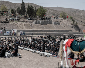 اهالی فعلی و سابق روستای گنجه از مراسم عزای عاشورا در این روستا استقبال می‌کنند.