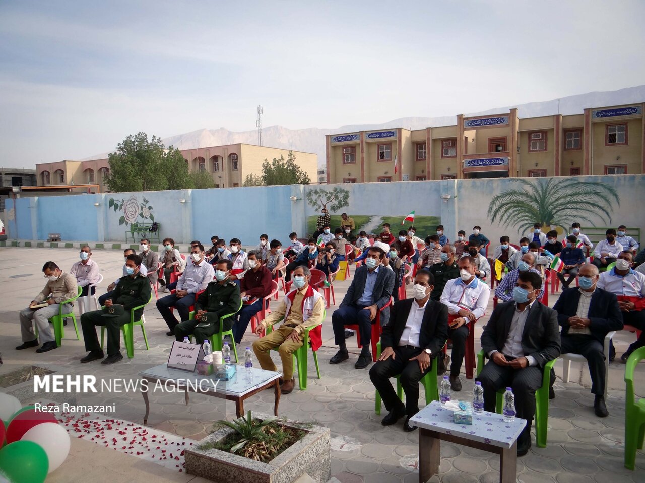 مراسم نواختن زنگ مبارزه با استکبار جهانی در دشتی بوشهر