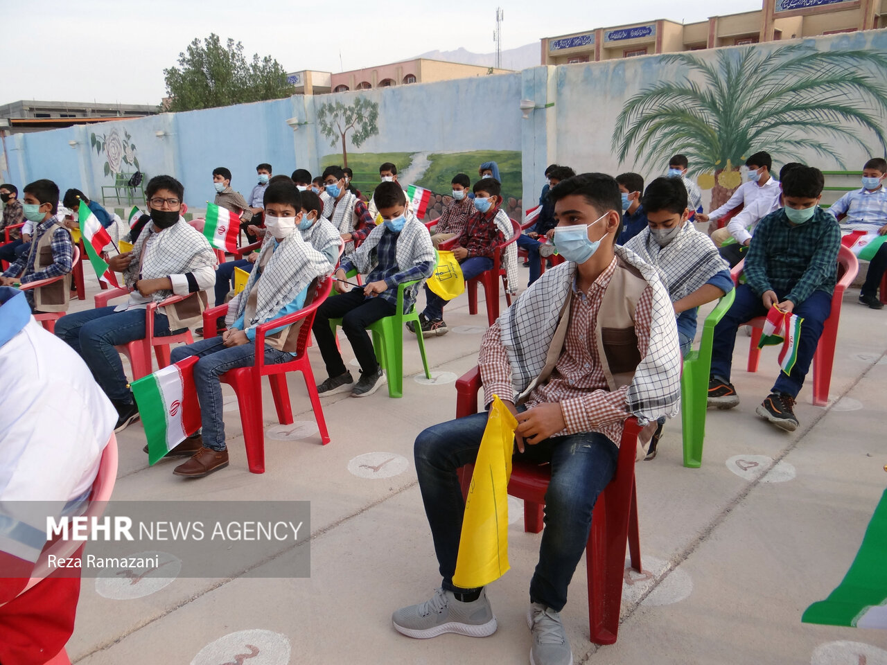 مراسم نواختن زنگ مبارزه با استکبار جهانی در دشتی بوشهر