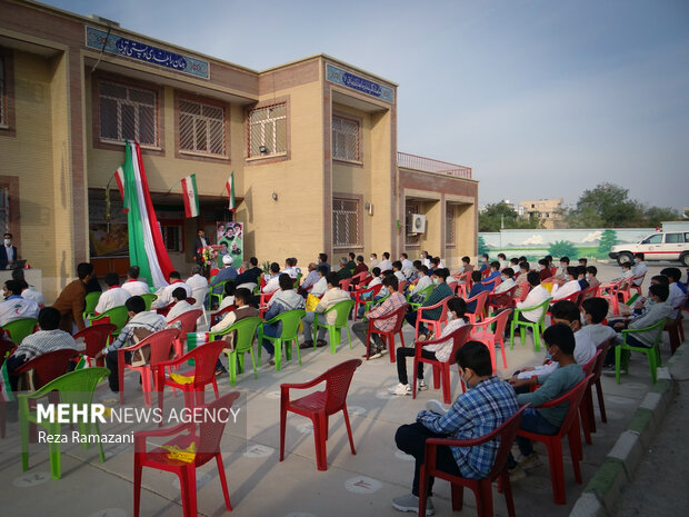 مراسم نواختن زنگ مبارزه با استکبار جهانی در دشتی بوشهر