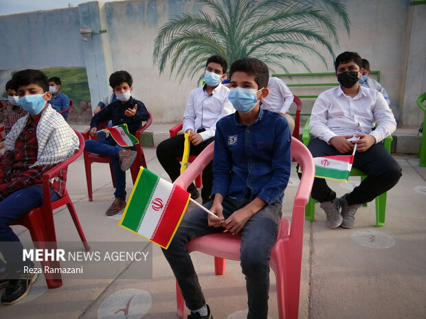 مراسم نواختن زنگ مبارزه با استکبار جهانی در دشتی بوشهر