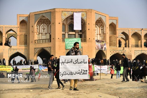 فریاد کشاورزان از بستر «زاینده‌رود»