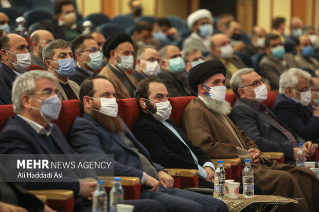 فرزندان شهید فخری زاده در مراسم بزرگداشت دانشگاهی شهید فخری زاده حضور دارند