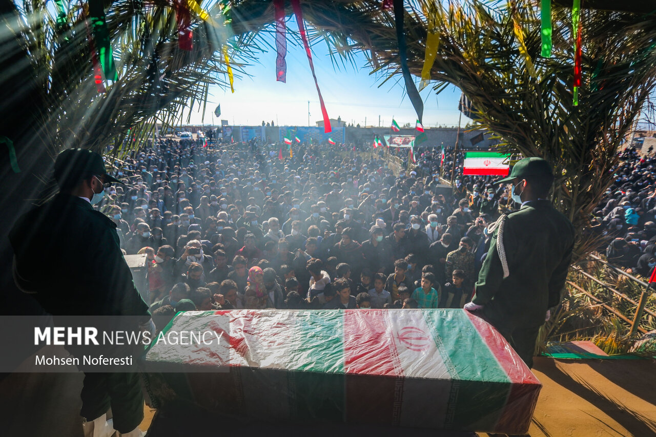 تدفین شهدای گمنام در روستای چاهداشی شهرستان بیرجند