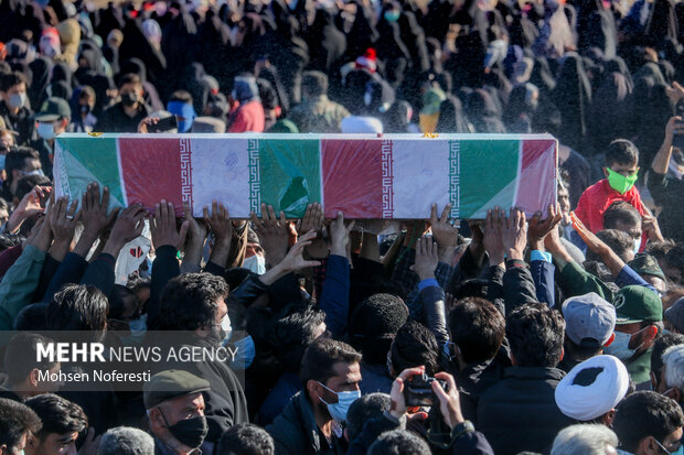 تدفین شهدای گمنام در روستای چاهداشی شهرستان بیرجند