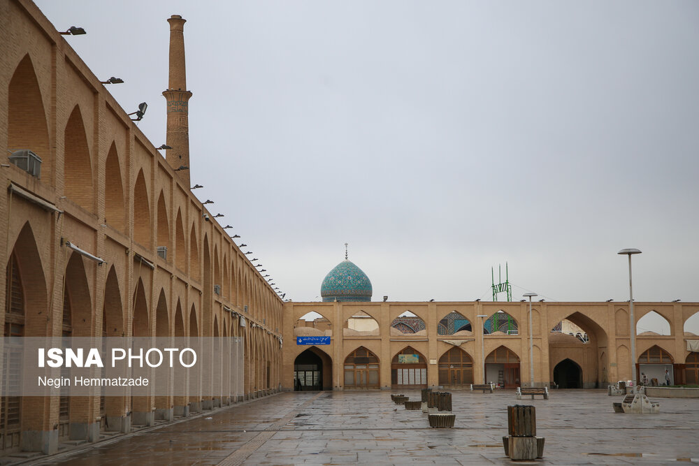 "مناره مسجد‌علی" در مقابل ارامگاه هارون ولایت ، مربوط به سده ششم هجری در نزدیکی مسجد جامع اصفهان بنا شد و در دوره صفوی بخشی از ساختمان مسجد علی شده است.