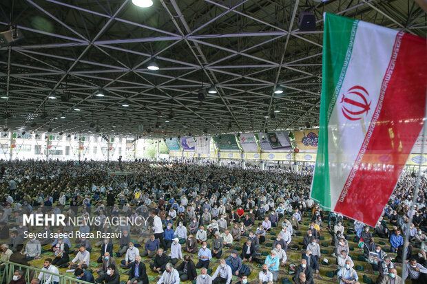 نماز جمعه تهران نهم اردیبهشت 1401 همزمان با روز جهانی قدس در آخرین جمعه ماه مبارک رمضان به امامت حجت الاسلام محمدجواد حاج علی اکبری امام جمعه موقت تهران در دانشگاه تهران برگزار شد