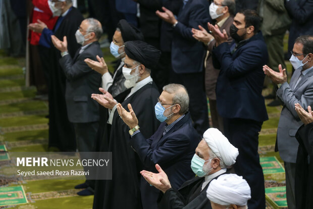 نماز جمعه تهران نهم اردیبهشت 1401 همزمان با روز جهانی قدس در آخرین جمعه ماه مبارک رمضان به امامت حجت الاسلام محمدجواد حاج علی اکبری امام جمعه موقت تهران در دانشگاه تهران برگزار شد