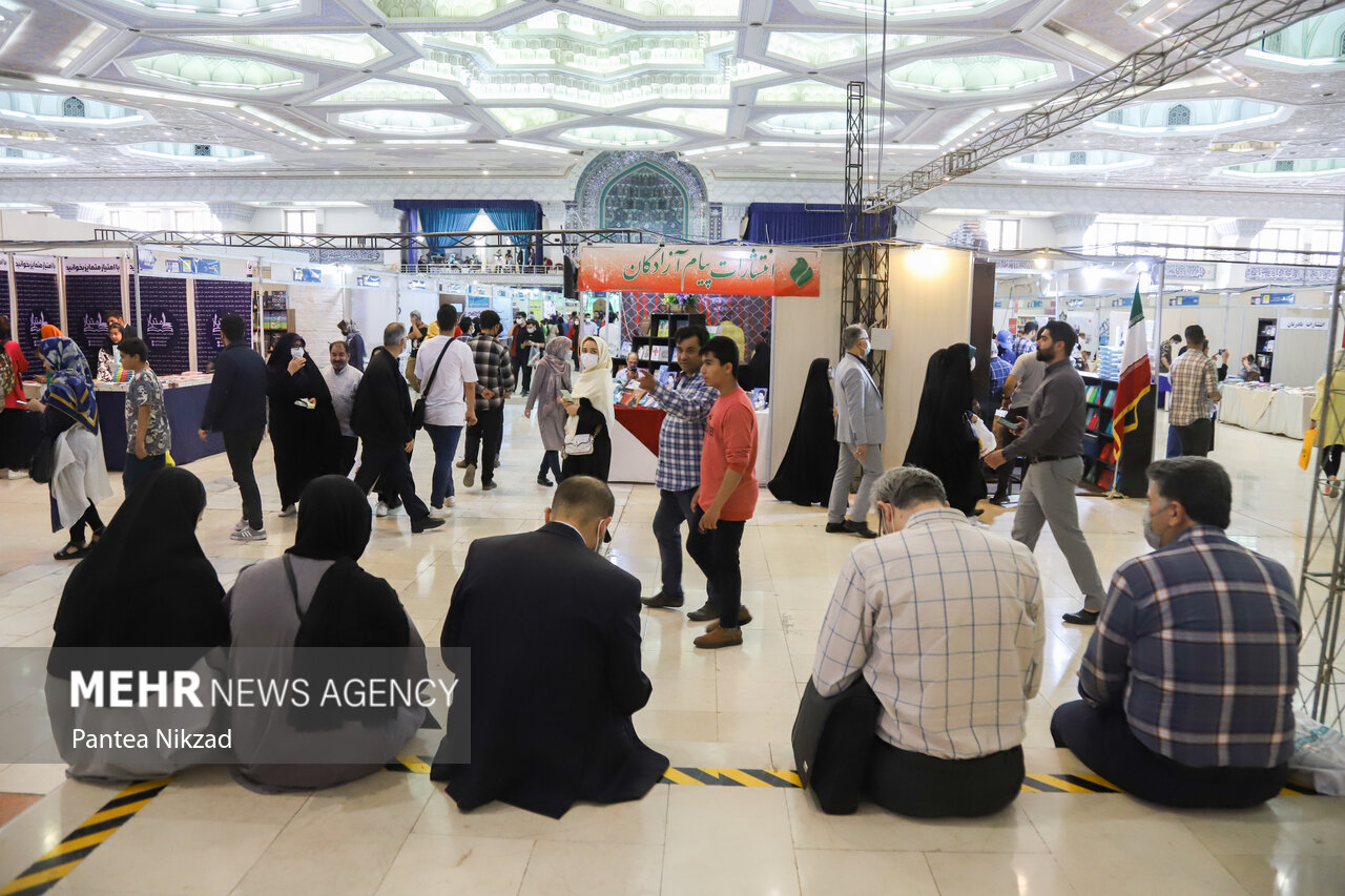 سی و سومین نمایشگاه بین‌المللی در دومین روز  خود پذیرای جمع علاقمندان بود