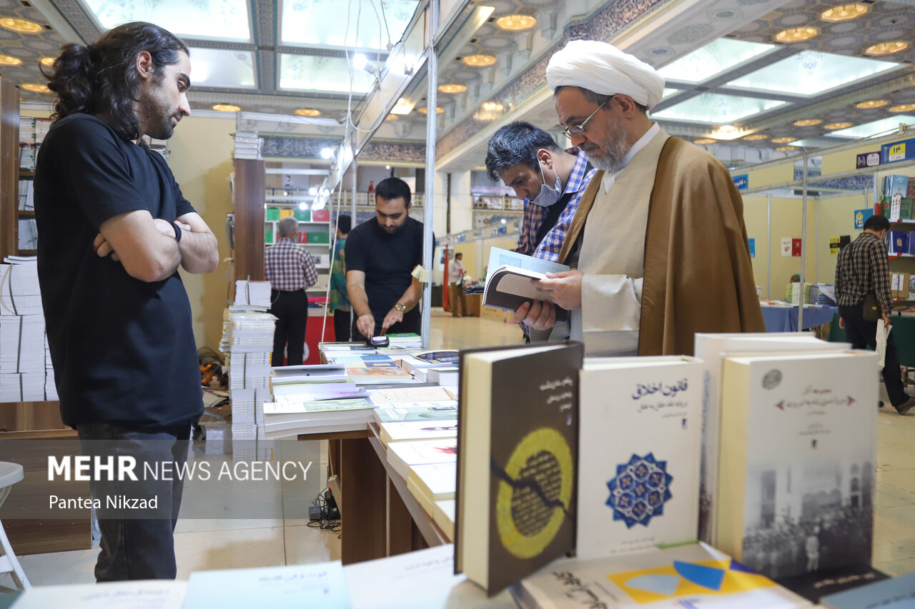 سی و سومین نمایشگاه بین‌المللی در دومین روز  خود پذیرای جمع علاقمندان بود